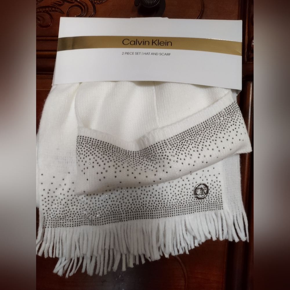 Calvin Klein Ladies White Hat/Scarf Gift Set, Fringe, Sequins, Metal CK Rings